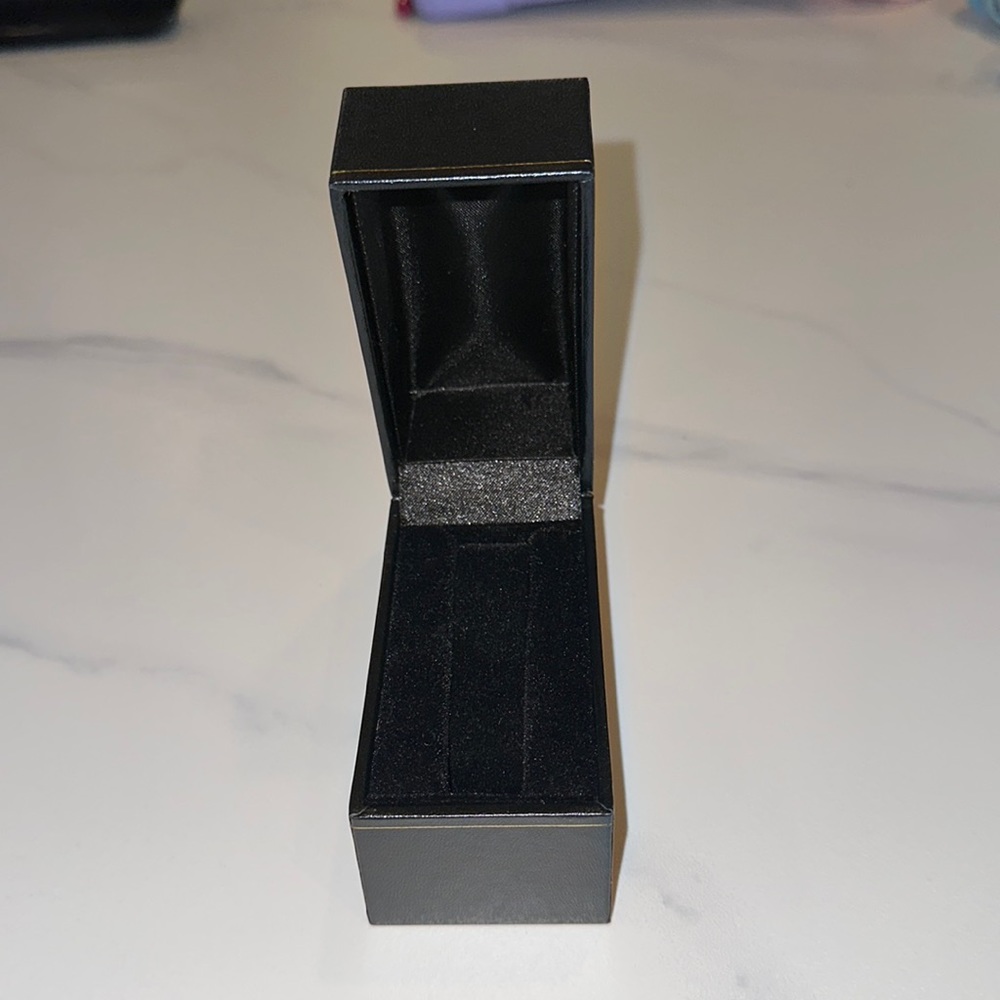 BLACK BRACELET / BANGLE / WATCH GIFT BOX JEWELRY GIFT BOX
